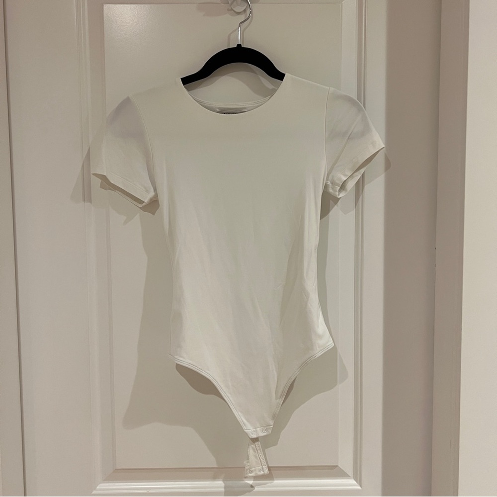 Babaton Cream Short Sleeve Bodysuit